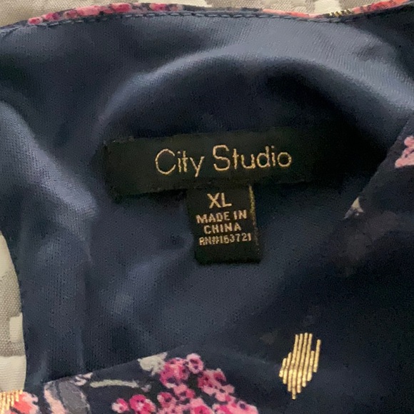 Woman - Picture 3 of 5